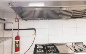 Endüstriyel mutfakta davlumbaz yangın söndürme sistemi kurulumu
