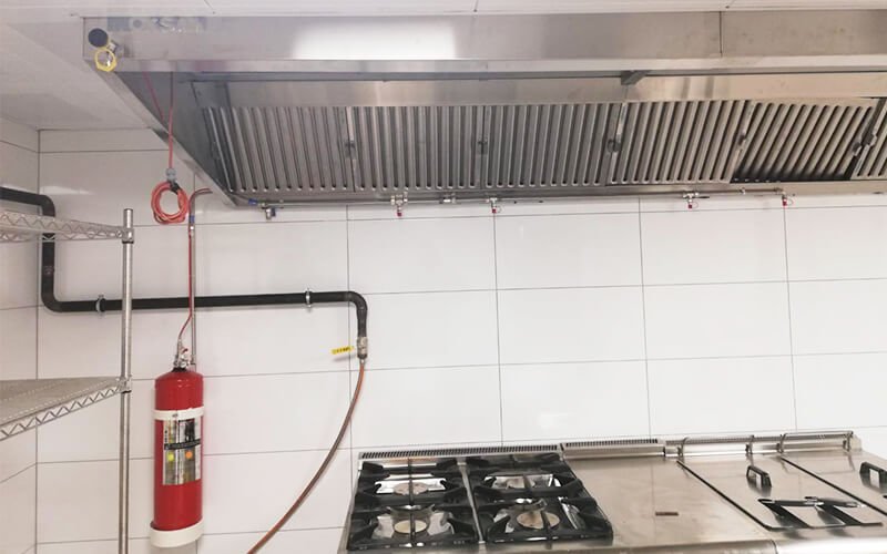 Endüstriyel mutfakta davlumbaz yangın söndürme sistemi kurulumu