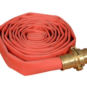 Katlanmış kırmızı yangın hortumu ve pirinç rekor